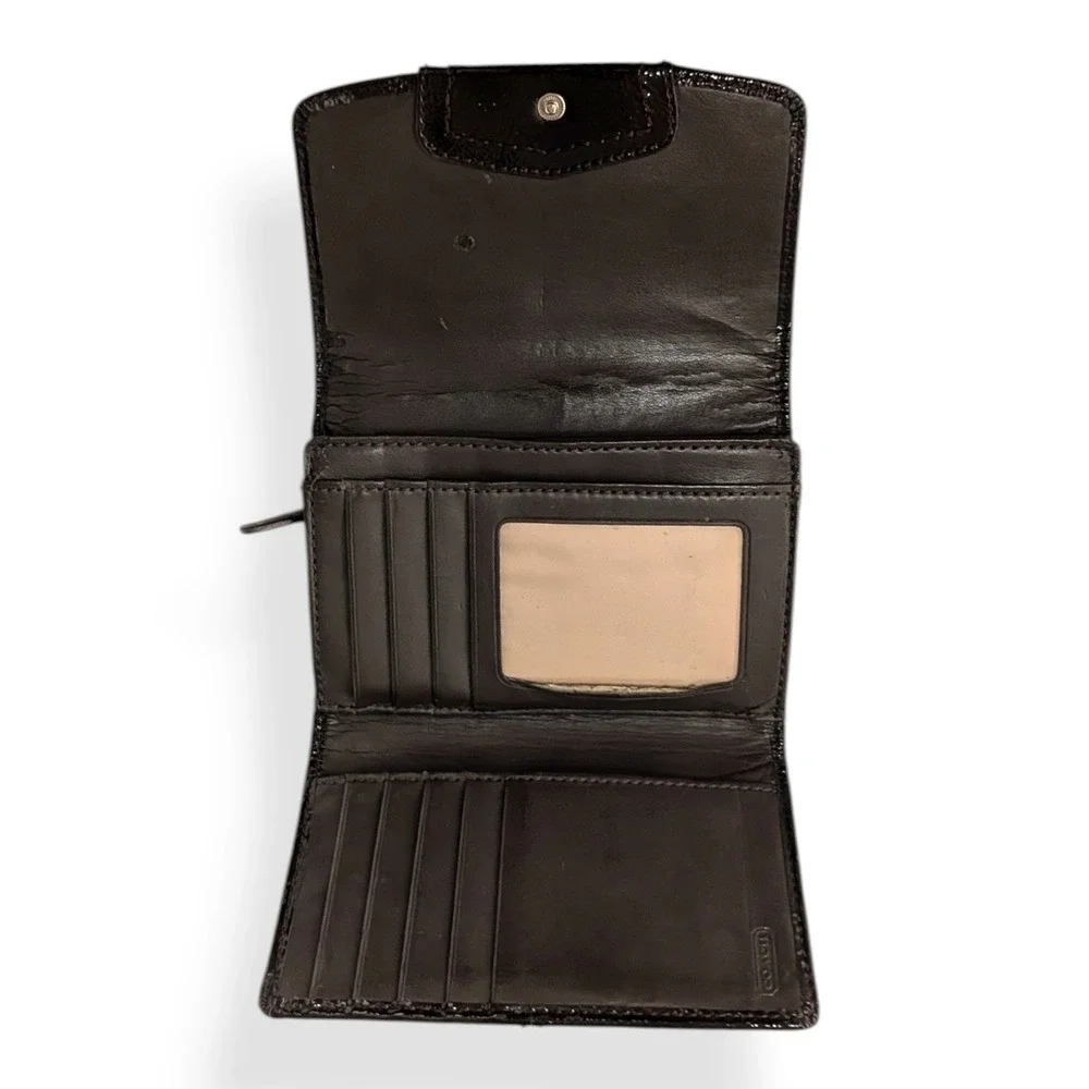 Coach minimal polished designer